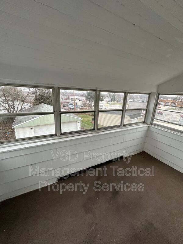 Building Photo - 10615 S Highland Ave