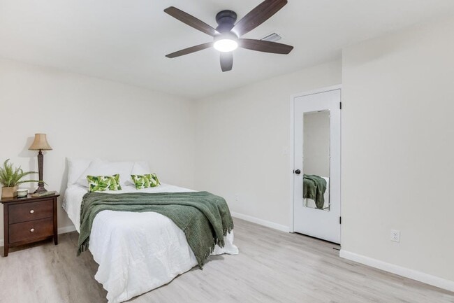 Building Photo - 6089 W Dogwood Dr