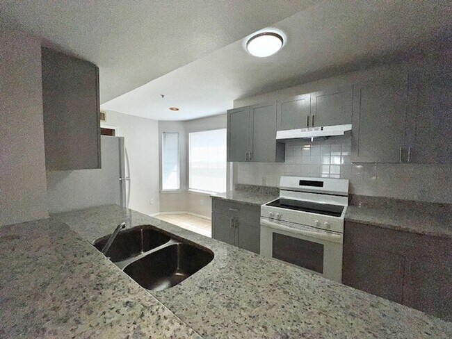 Building Photo - NEW-Remodeled bathroom & kitchen! NEW VINYL PLANK flooring & fresh paint! 2 bedroom 1 bath condo ...