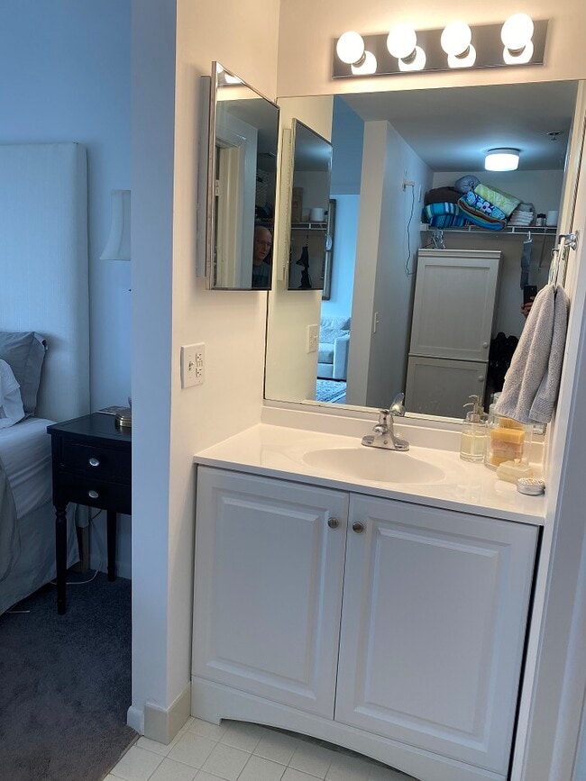 Building Photo - 2756 Day Ave