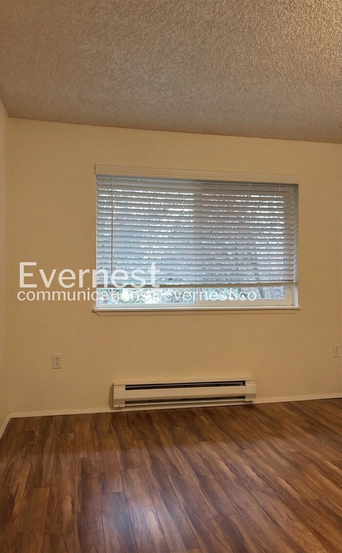 Building Photo - 1150 NE Sunset Blvd