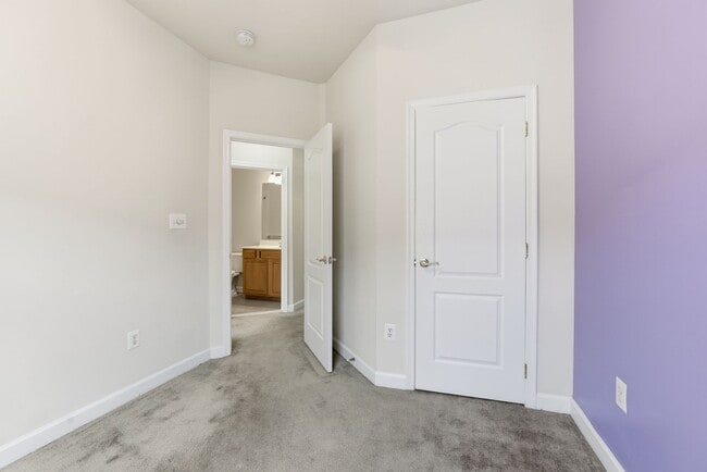 Building Photo - Lovely 3 BR/2.5 BA Townhome in Camp Springs!