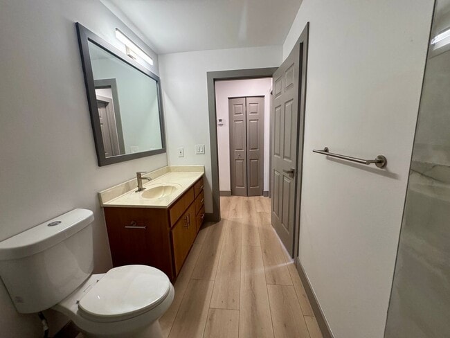 Building Photo - 2bd 2bath newly remodeled townhouse - Avai...