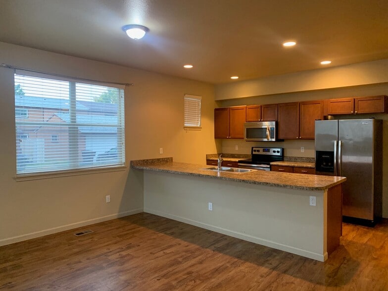 Primary Photo - 3025 17th Ave W