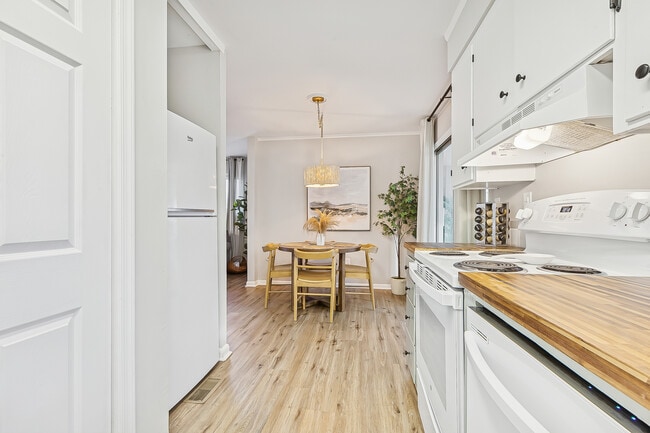 Building Photo - 616 Lemaster Ave