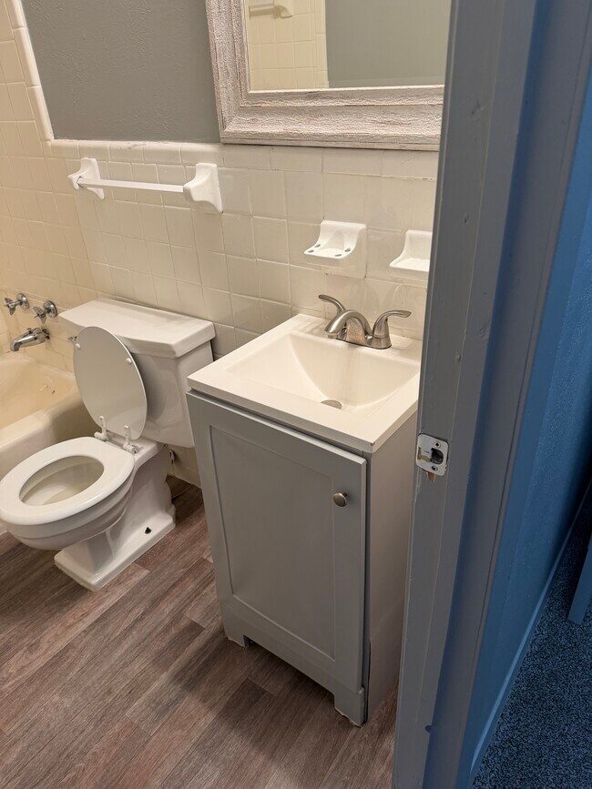 Building Photo - Pine Street Terrace