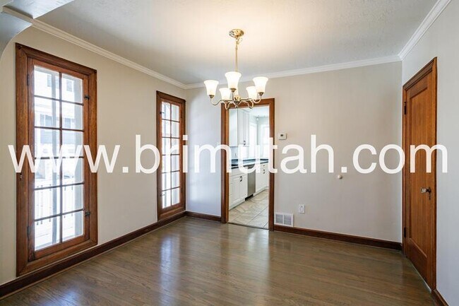 Building Photo - 1572 E Kensington Ave