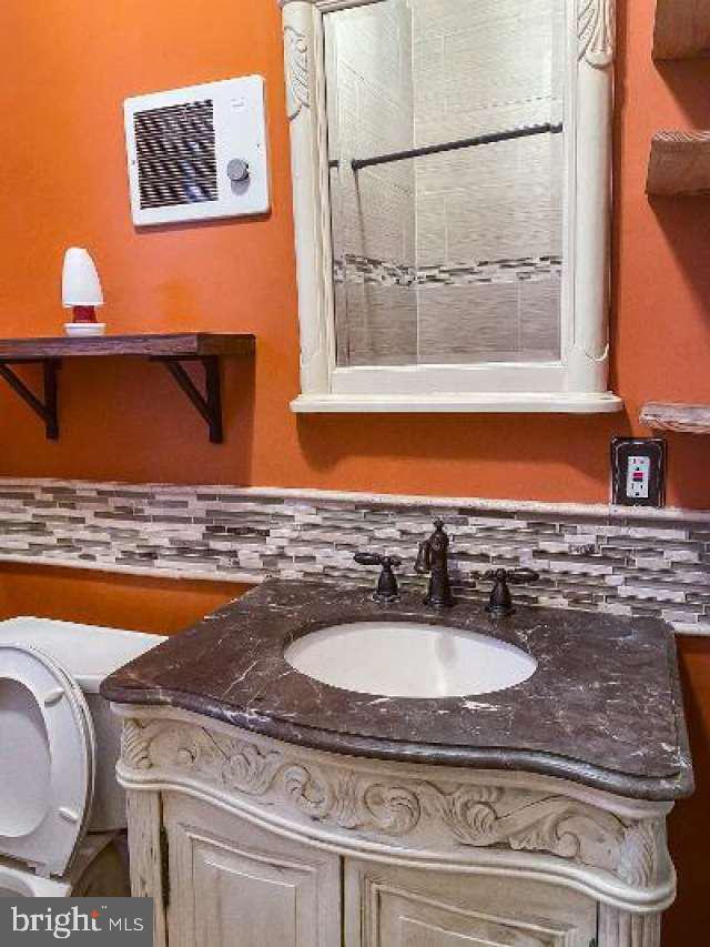 Building Photo - 2246 N Woodstock St