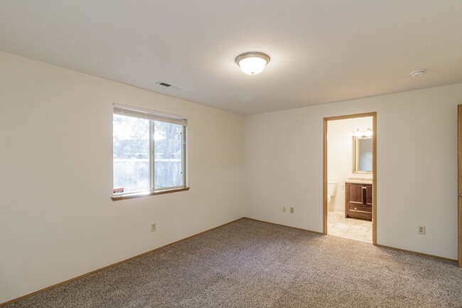 Building Photo - Ask About Our $500 Off Move In Special - N...