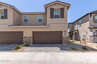 Building Photo - 5835 E Rose Garden Ln