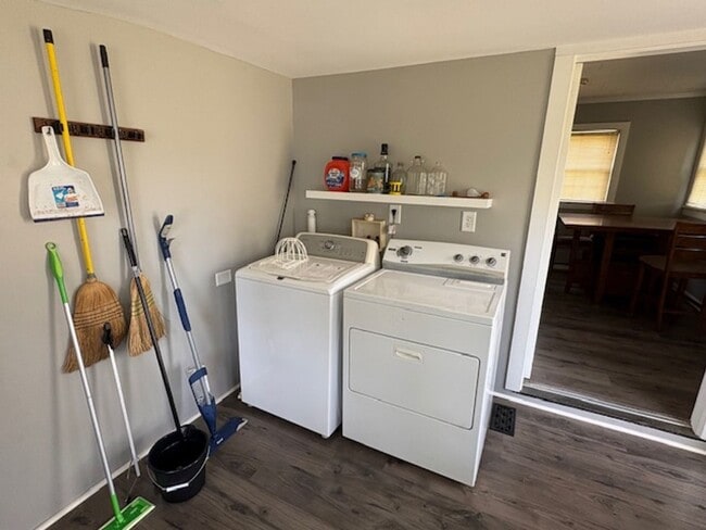 Building Photo - Fully furnished house on the outskirts of town.