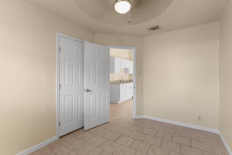 Building Photo - 4107 Sunrise Glade Dr