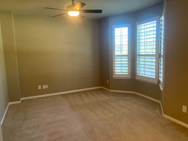Building Photo - *MOVE IN SPECIAL* Gorgeous Four Bedroom home w/ Community POOL!!