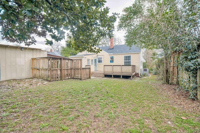 Building Photo - 1741 Oak Dr