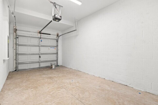 Building Photo - Brand New Tomehome for RENT in Willow Square