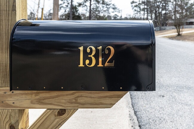 Building Photo - Newly Renovated 4BR/1.5BA Home with Large Yard + Storage Shed | Flexible Kitchen Island