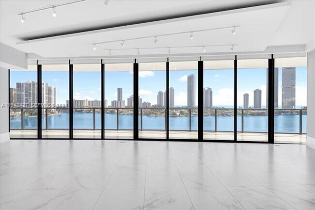 Building Photo - 5500 Island Estates Dr