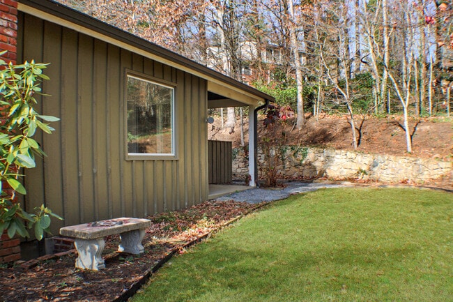 Building Photo - 21 Woodbury Rd