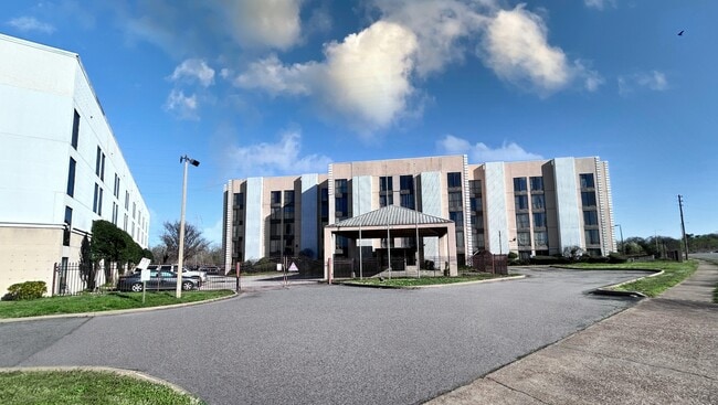 Building Photo - 2705-2715 Cherry Rd