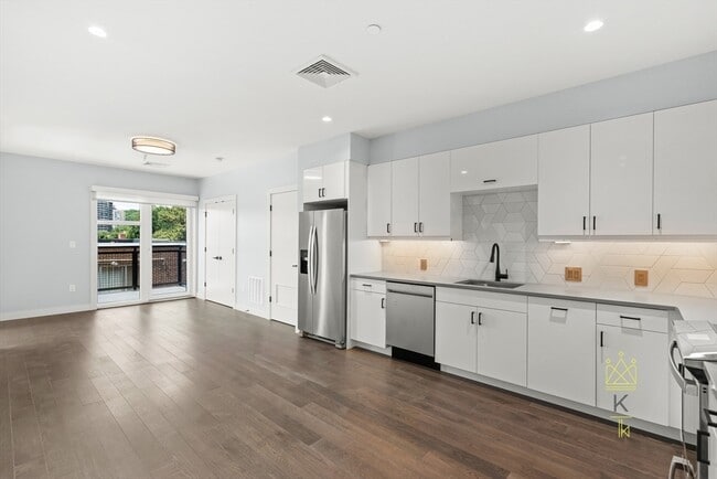 Building Photo - 54 Auburn St