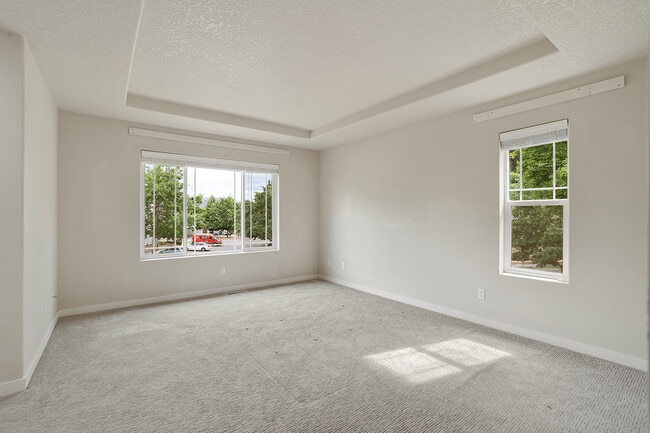 Building Photo - 28616 Greenway Dr