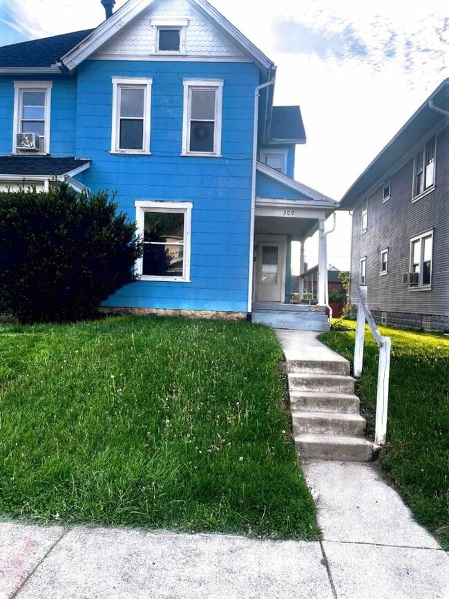 Building Photo - 307-309-309 N Isabella St