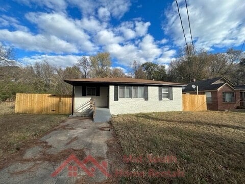 Building Photo - 858 Eyers Rd