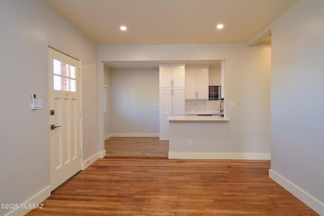 Building Photo - 130 N Cherry Ave