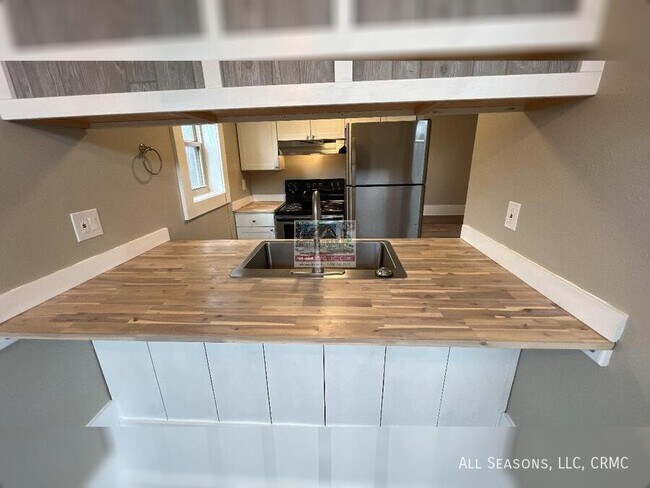 Building Photo - 410 E Dale St