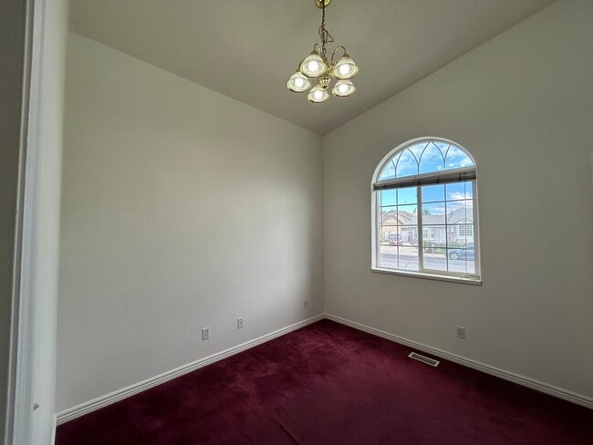 Building Photo - Carterville Duplex