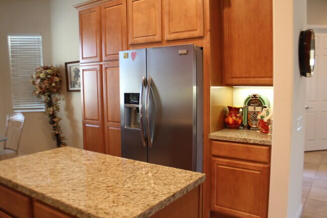 Building Photo - 40433 Corte San Carlos