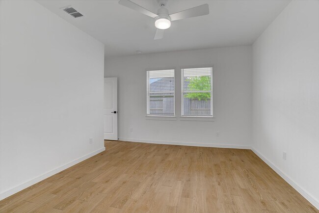 Building Photo - 8438 Bay Rdg Cir