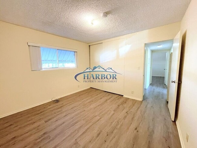 Building Photo - 772 W 10th St