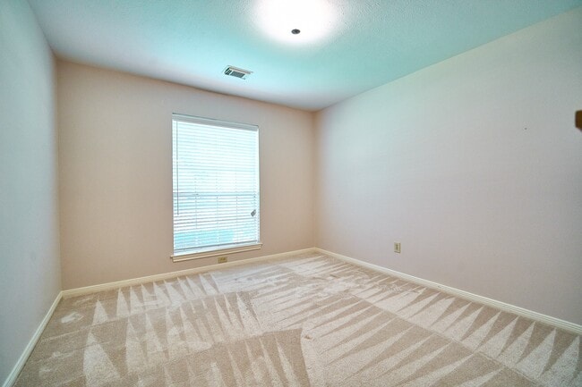 Building Photo - 5022 Moss Run Dr