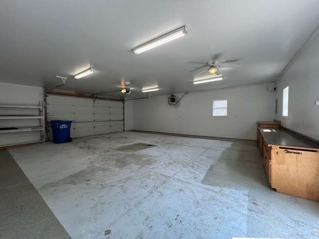 Building Photo - Lovely North Fargo Home