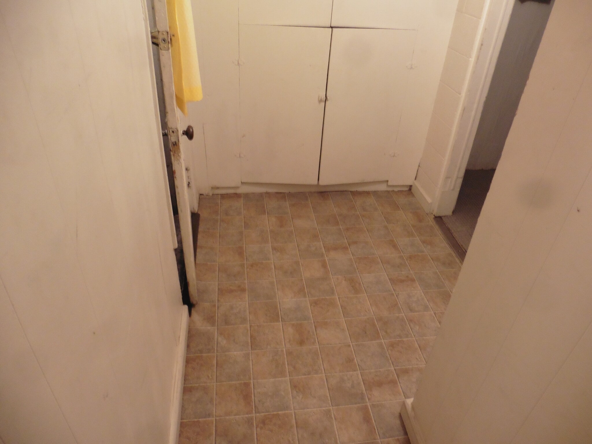Entry mud room - 547 W 200 N