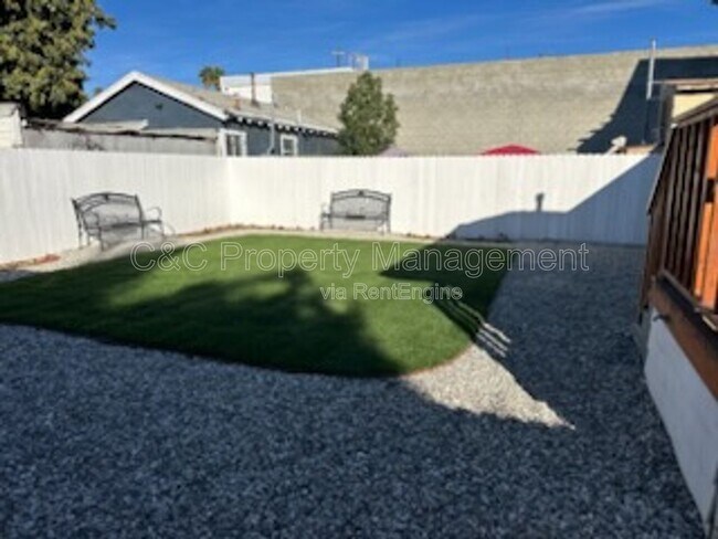 Building Photo - 1519 W 22nd Pl