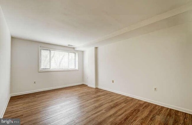 Building Photo - 5 Cross Keys Rd