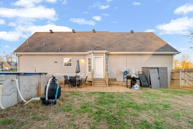 Building Photo - 1700 Cedar Springs Cir