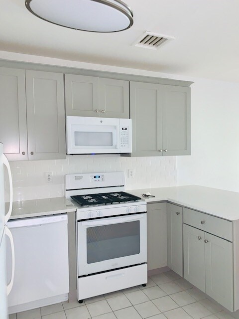 Building Photo - 200 Christopher Columbus Dr
