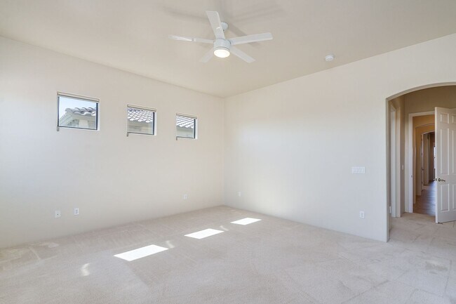 Building Photo - Rare find for this 4 bedroom/3 bath, exqui...