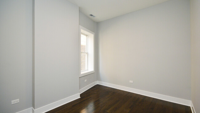 Building Photo - 4906 N Rockwell St