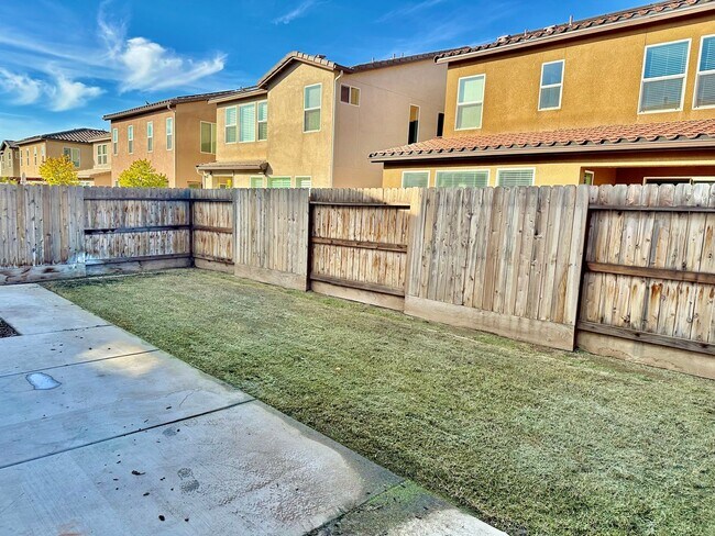 Building Photo - Newly Built 3/2.5 Bonadelle Home in Riverstone Community