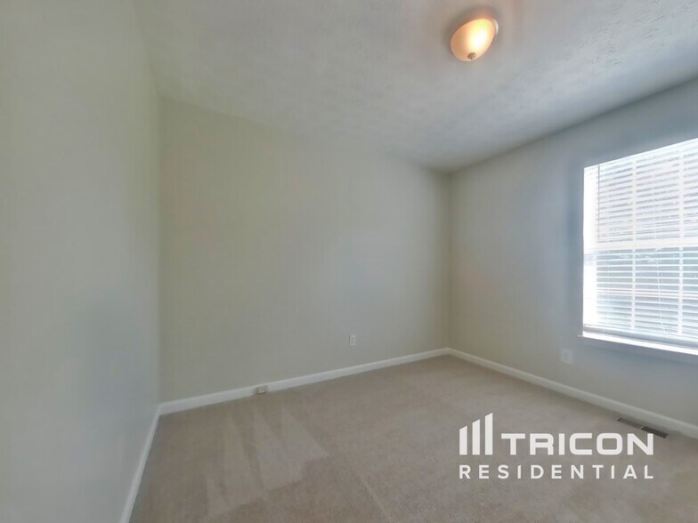 Building Photo - 102 Thornwood Dr
