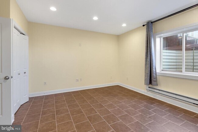 Building Photo - 725 N 20th St