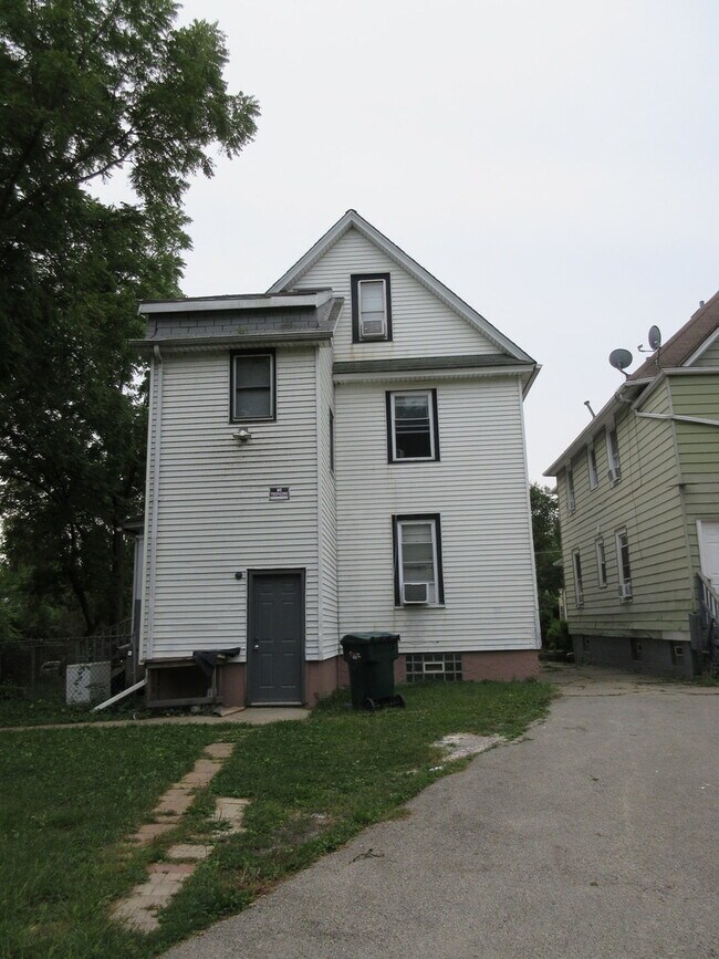 Building Photo - 316 Ravine Ave