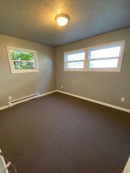 Building Photo - 213 S Fairview Ave