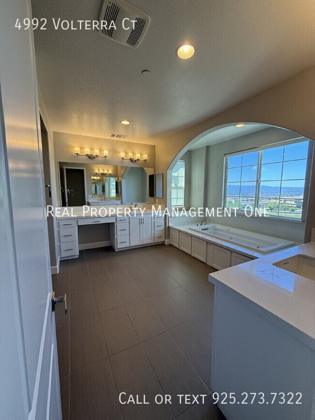 Building Photo - 4992 Volterra Ct