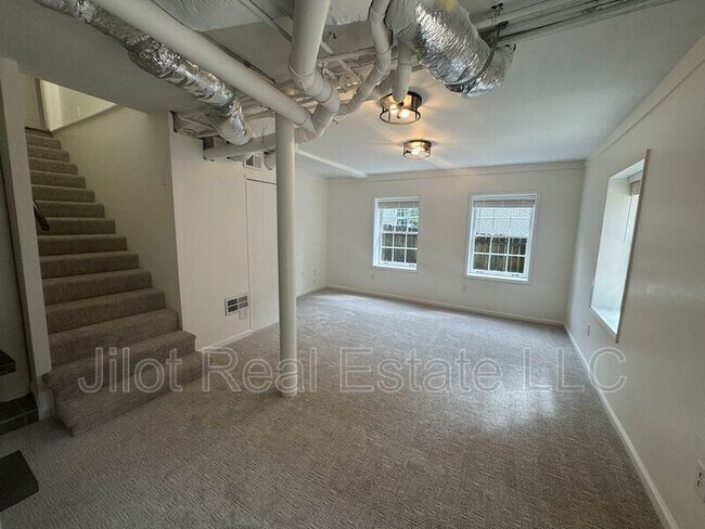 Building Photo - 466 Clifton Rd NE