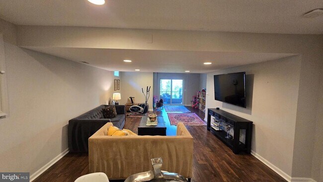 Building Photo - 47400 River Crest St